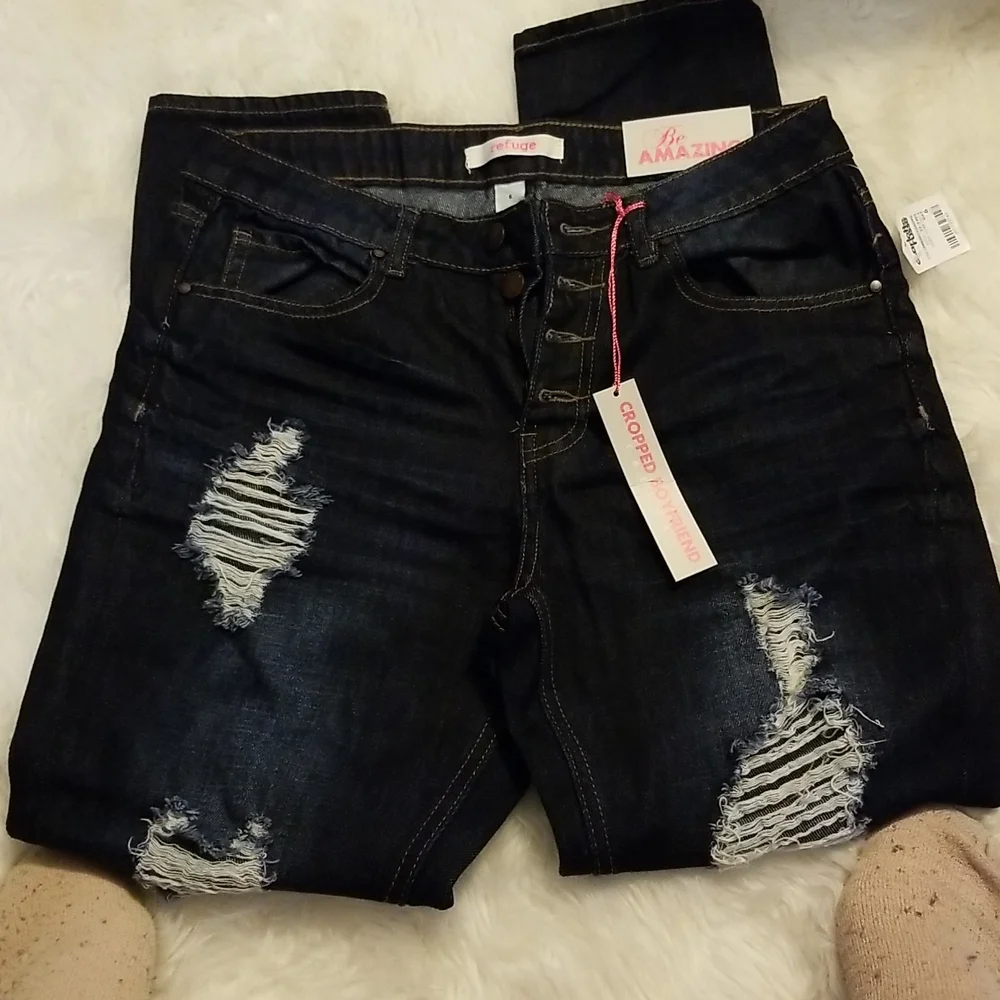 REFUGE Cropped Boyfriend Button Fly Jeans - Picture 4 of 15